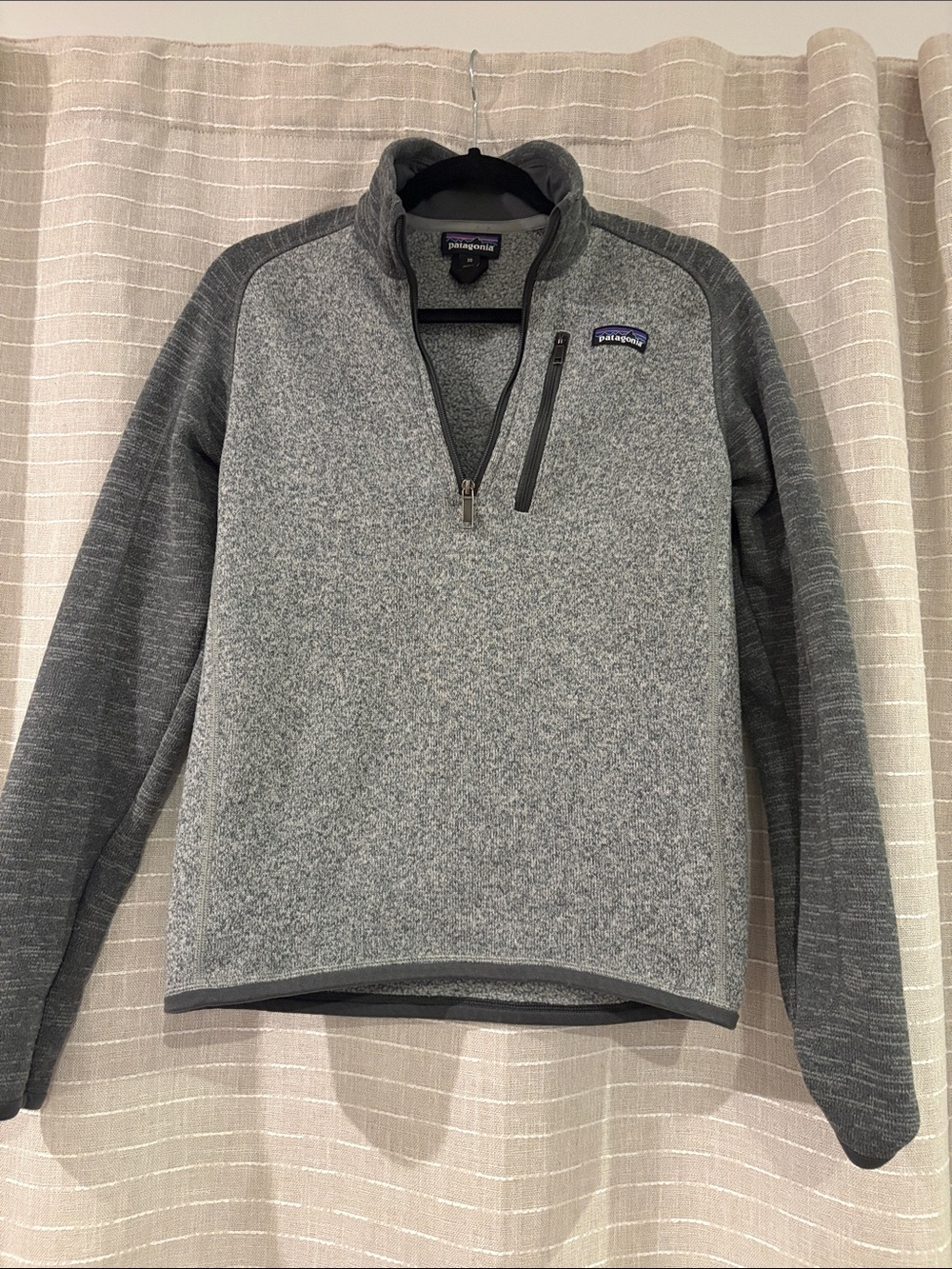 Patagonia Men’s Gray Zip-Up Fleece Pullover better sweater